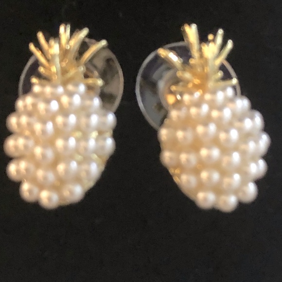 Belks Jewelry Real Cute Small Pearl Earrings Shaped Like Pineapples